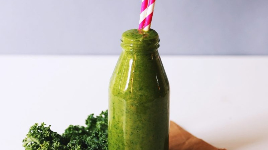Take Green smomthy To Balance Your Hormones