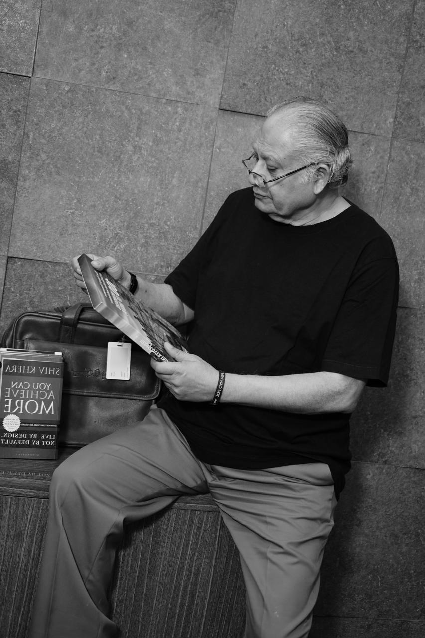 Shiv Khera reading